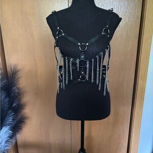 Source Unknown Black and Silver Chain Belt